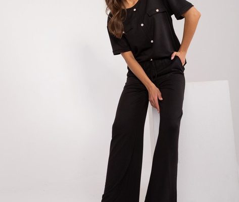 Czarny casualowy komplet z bluzką i prostymi spodniami